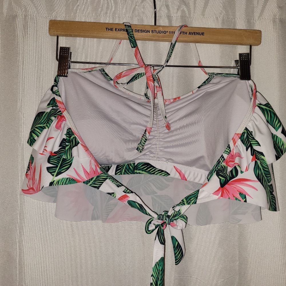 Bikini - Picture 8 of 12